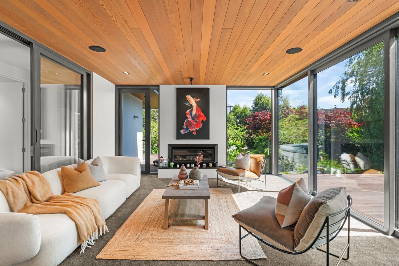 Relocated Vendor, Architectural Prestige Must Be Sold – pohled 2