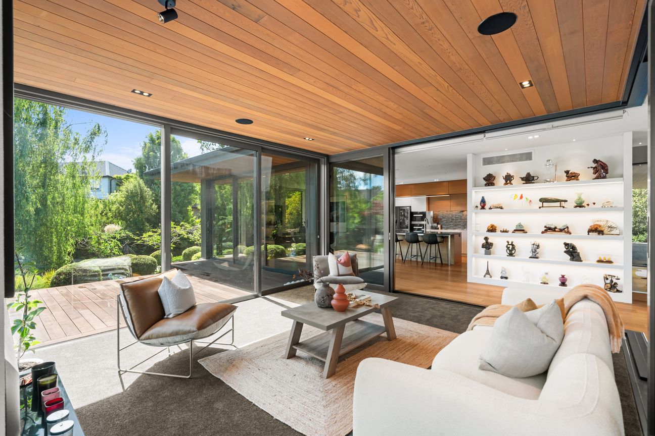 Relocated Vendor, Architectural Prestige Must Be Sold – pohled 3