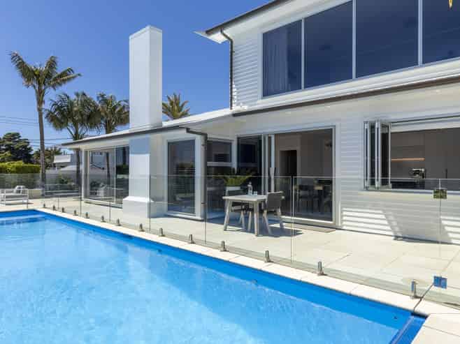 24 Nobs Line, Strandon