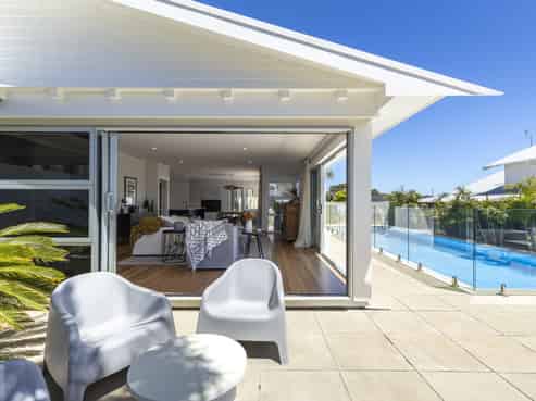 24 Nobs Line, Strandon