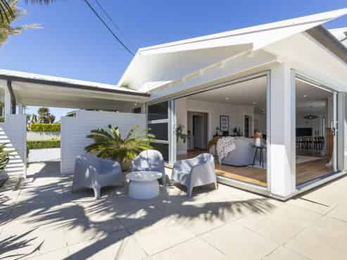 24 Nobs Line, Strandon