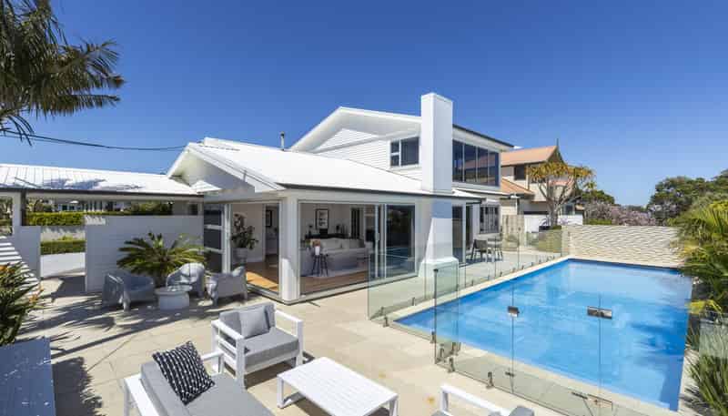 24 Nobs Line, Strandon