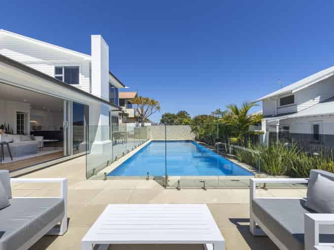 24 Nobs Line, Strandon