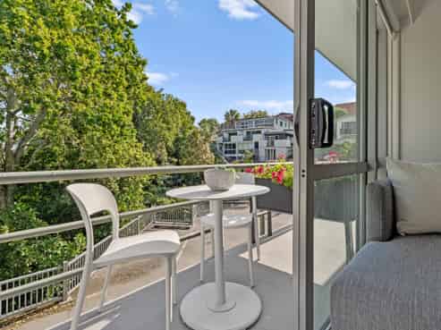 4/17 Cathedral Place, Parnell