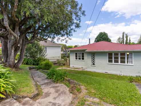 16,14 and  Westmere Crescent, Westmere