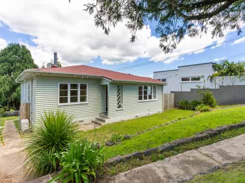 16,14 and  Westmere Crescent, Westmere