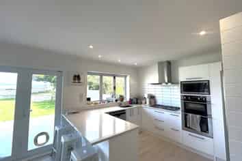 29 Tirowhanga Road, Paremata