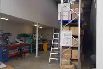 SOUGHT AFTER OFFICE / WAREHOUSE UNIT
