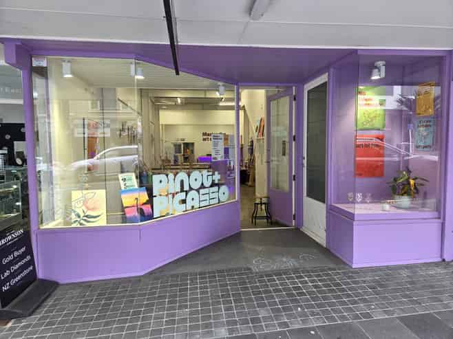 Prime retail location on Devon St hill