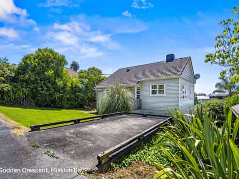 12 Godden Cresent, Orakei