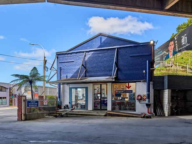 SH1 Billboard plus Commercial Property