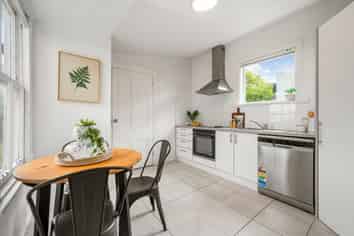 31B Hall Street, Newtown