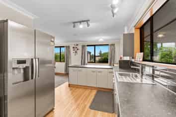 495 Centre Road, Momona