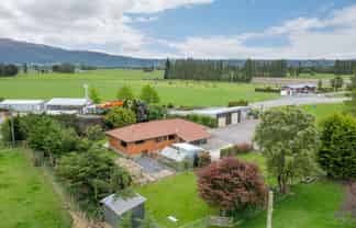 495 Centre Road, Momona