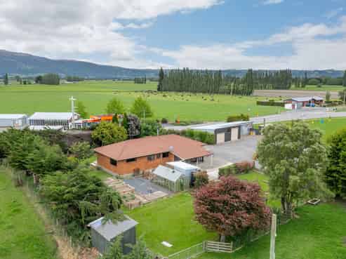 495 Centre Road, Outram