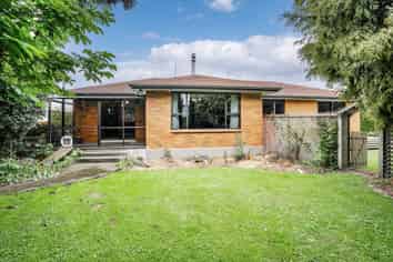 495 Centre Road, Momona