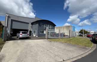 Modern Stand Alone Mount Warehouse