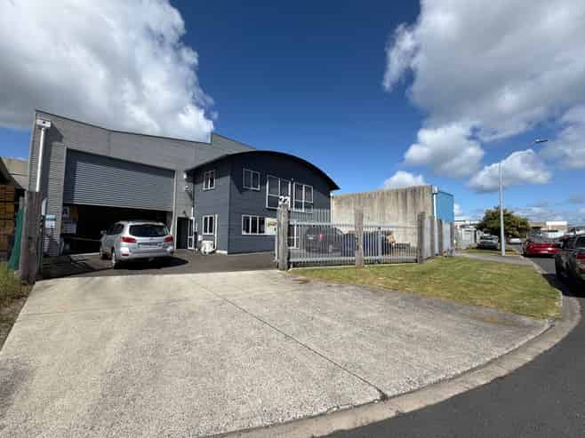 Modern Stand Alone Mount Warehouse