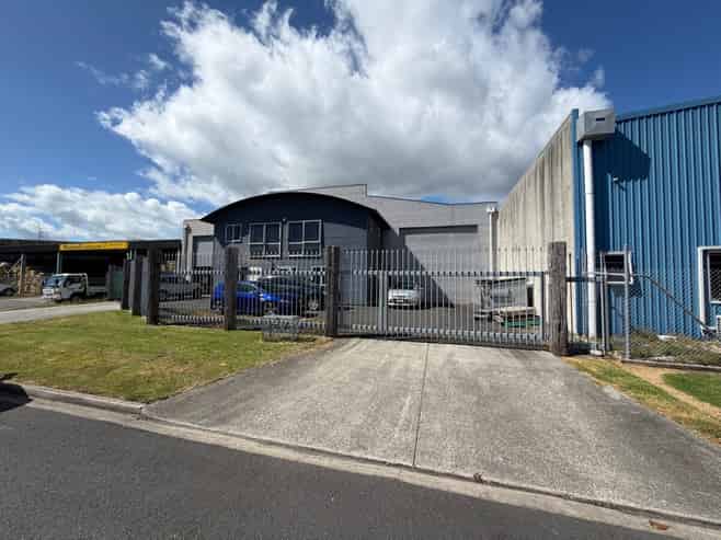 Modern Stand Alone Mount Warehouse