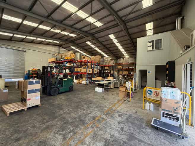 Modern Stand Alone Mount Warehouse