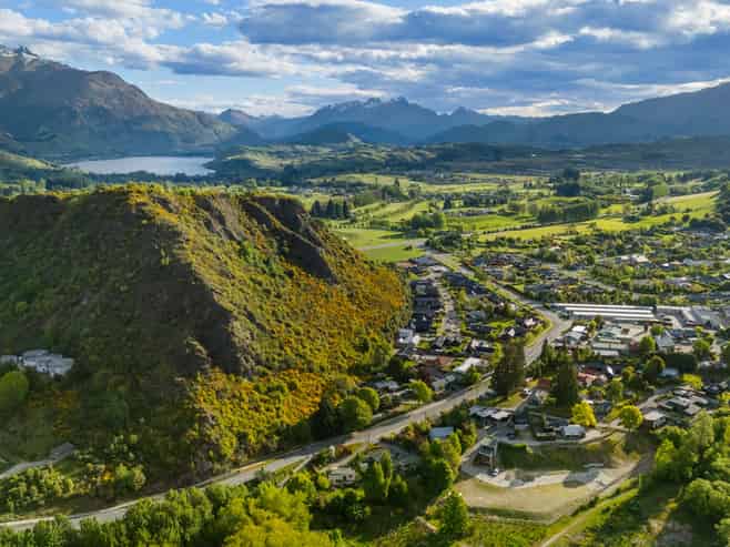 8/10/12 Gala Burn Lane, Arrowtown