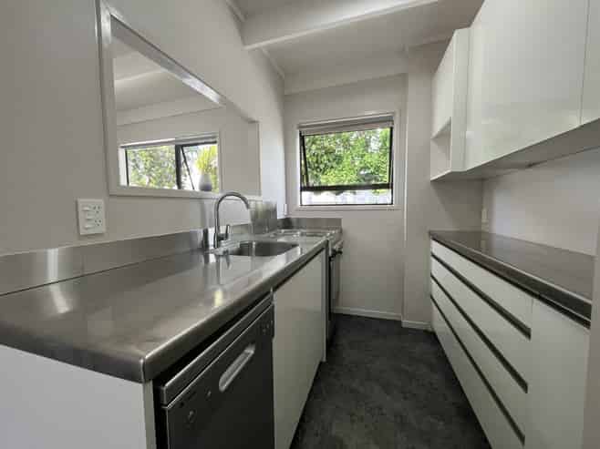 2/111 Heta Road, Highlands Park