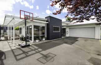 9 Ravenscourt Place, Huntington