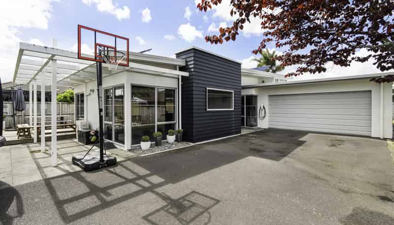 9 Ravenscourt Place, Huntington