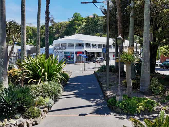 Multi-tenanted quality investment