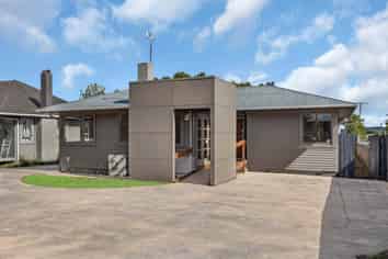 PROFESSIONAL DWELLING ON LINCOLN ROAD
