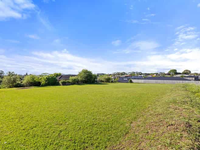 61 Dixon Road, Glenview