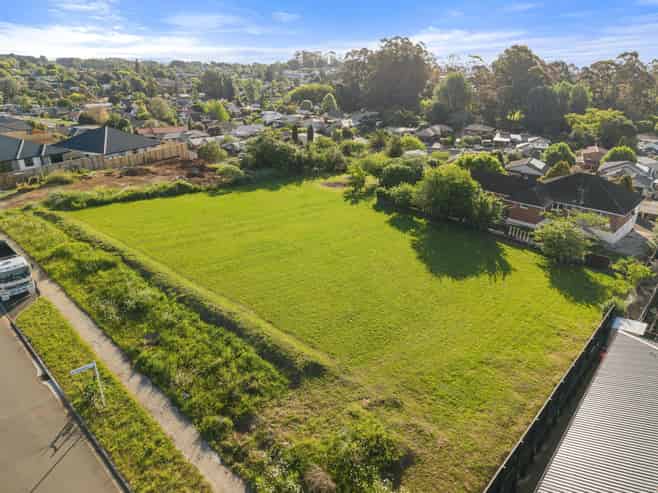 61 Dixon Road, Glenview