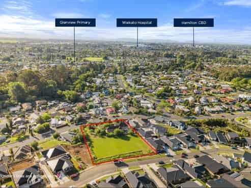 61 Dixon Road, Glenview