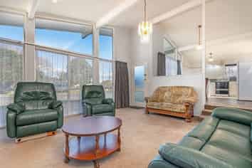 4 John F Kennedy Drive, Milson