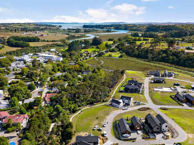 8 Hirere Road, Whitford