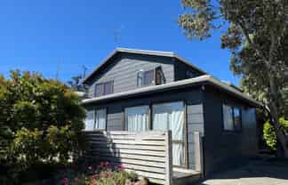 18 Alison Road, Surfdale