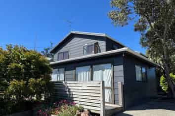 18 Alison Road, Surfdale