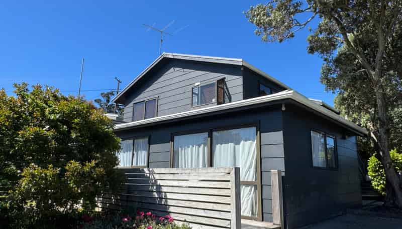 18 Alison Road, Surfdale