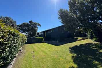 18 Alison Road, Surfdale