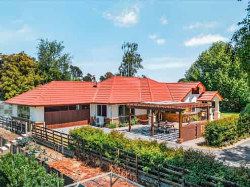 1637A State Highway 30, Horohoro