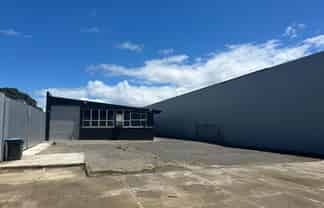CBRE | Refurbished Warehouse + Yard