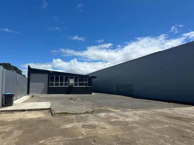 CBRE | Refurbished Warehouse + Yard