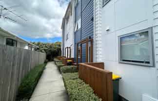 9/8 Yeovil Road, Te Atatu Peninsula