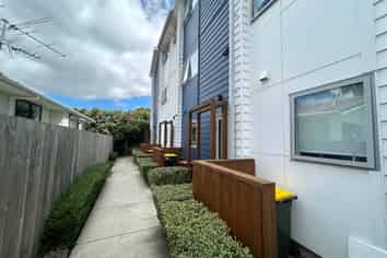 9/8 Yeovil Road, Te Atatu Peninsula