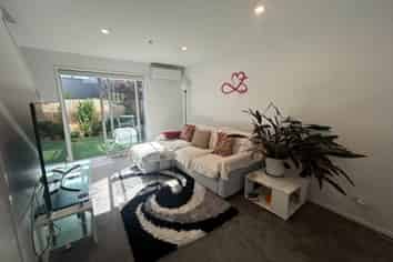 9/8 Yeovil Road, Te Atatu Peninsula