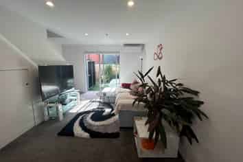 9/8 Yeovil Road, Te Atatu Peninsula