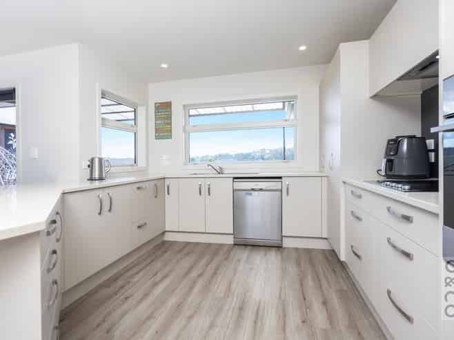 96 Pohutukawa Parade, Riverhead