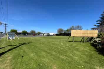 High Profile Site with Office & Plenty of Parking