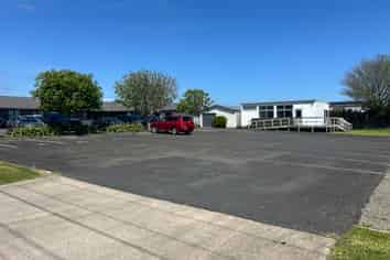 High Profile Site with Office & Plenty of Parking