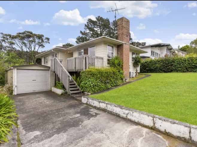 51 Easton Park Parade, Glenfield